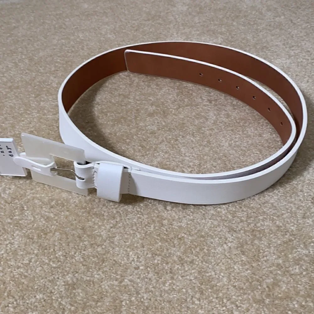 Women’s White Belt with White Buckle L NEW